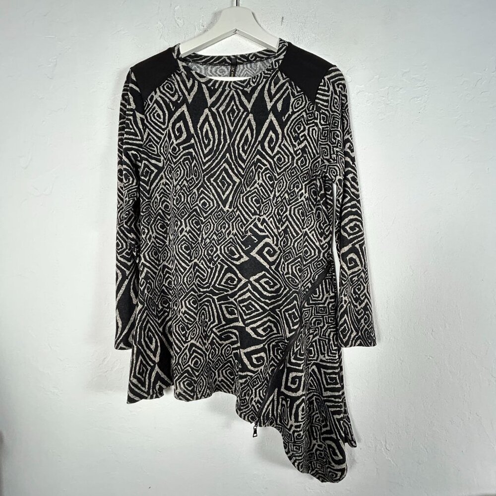 IC By Connie K Asymmetrical Tunic Top Medium Black & White Geometric Print USA